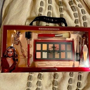 Brand New Paris Hilton 7-Piece Nude Makeup Kit